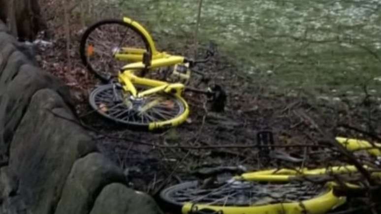 O vandalismo de bicicletas sem estações é um problema frequente