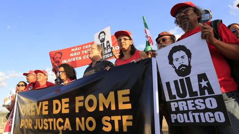 Juíza responsável pela execução da pena de Lula não tem permitido que ele grave vídeos, conceda entrevistas ou saia da cadeia para eventos do PT
