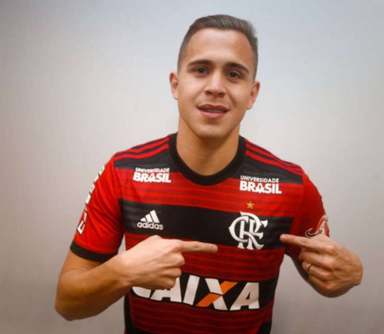 Flamengo contrata volante Piris da Motta