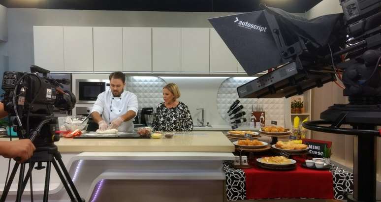 Aula de culinária no ‘Santa Receita’: a comida ensinada na TV vira fonte de renda para muitos telespectadores