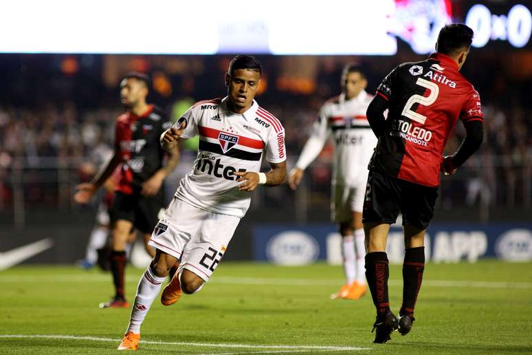 Everton avan&ccedil;a pelo S&atilde;o Paulo