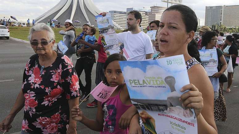 Se por um lado grupos religiosos vão focar na definição de quando a vida começa, juristas contrários à legalização do aborto pretendem defender que não cabe ao Judiciário decidir sobre o tema