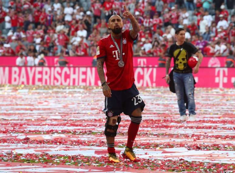 Vidal comemora t&iacute;tulo do Bayern de Munique
 12/5/2018      REUTERS/Michael Dalder 