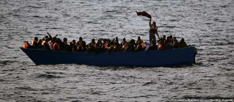 Cerca de 60 mil migrantes atravessaram o mar Mediterrâneo desde janeiro
