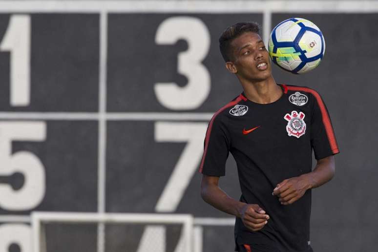 Pedrinho em treino do Corinthians (Foto: Daniel Augusto Jr)