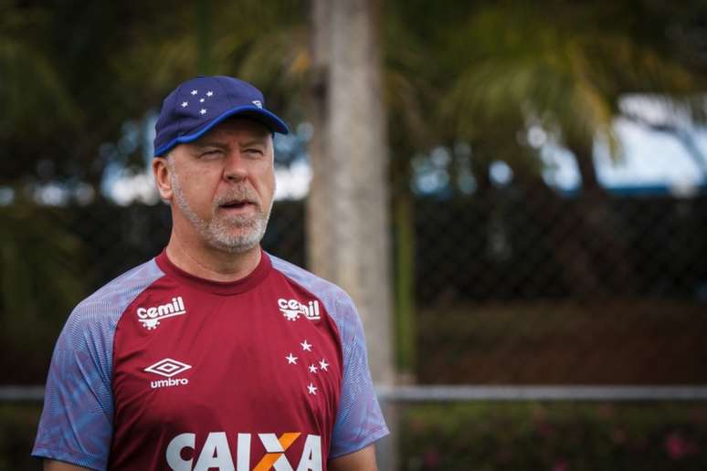 Mano Menezes corta três titulares para partida contra o Vitória (Foto: Divulgação)