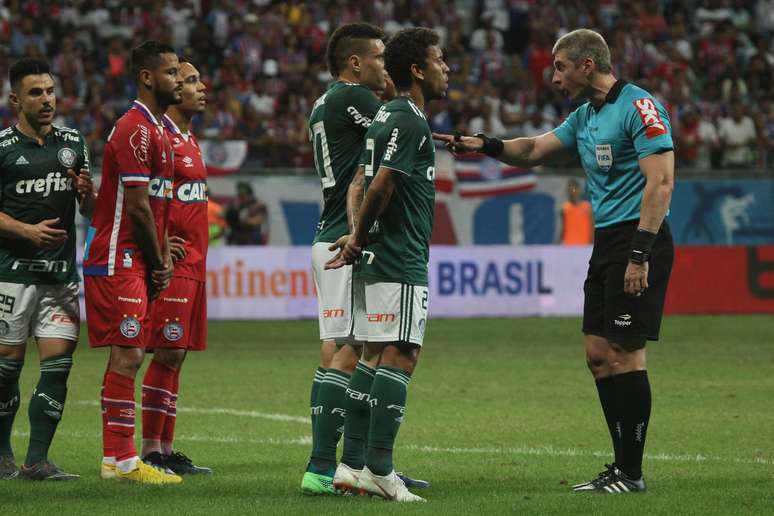 Palmeiras perdeu um pênalti e teve um jogador expulso na partida
