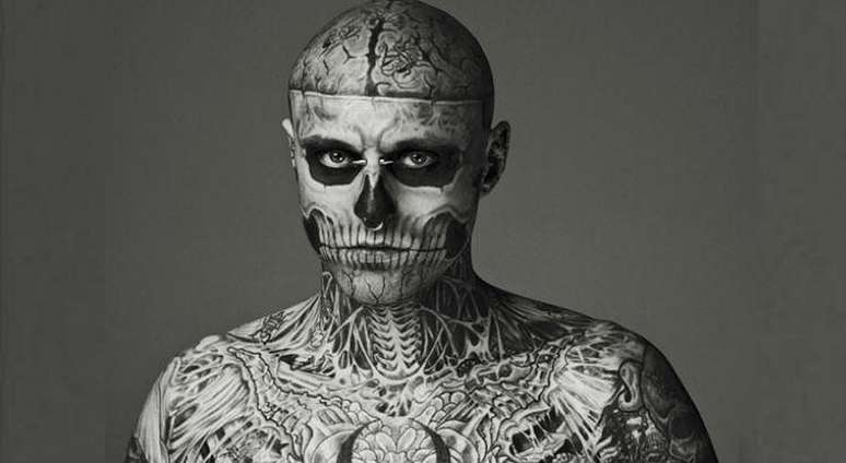 Rick Genest começou a se tatuar aos 16 anos e preferia desenhos de ossos e insetos