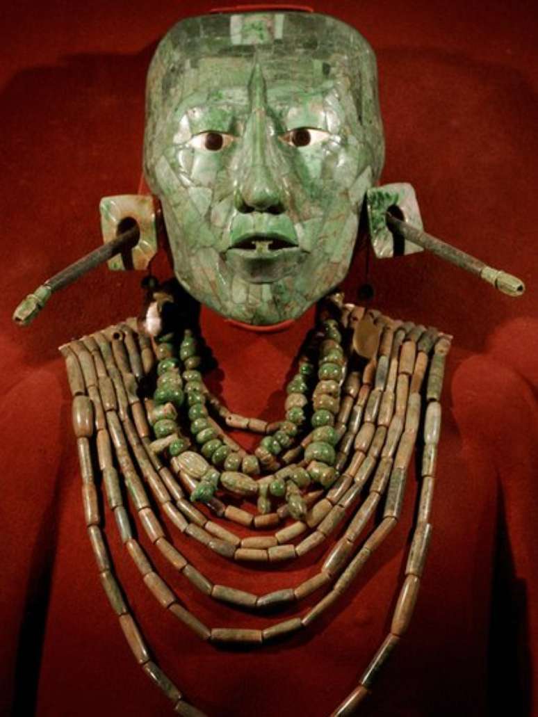 A máscara funerária do Rei Pacal é exibida na Cidade do México