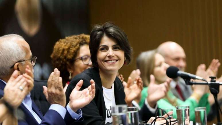 Manuela D'Ávila (PC do B) oficializou como vice um sindicalista do próprio partido, depois que as negociações com o PT falharam