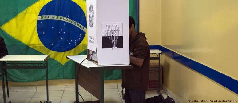 Eleitor vota no primeiro turna do pleito de 2014 em São Paulo