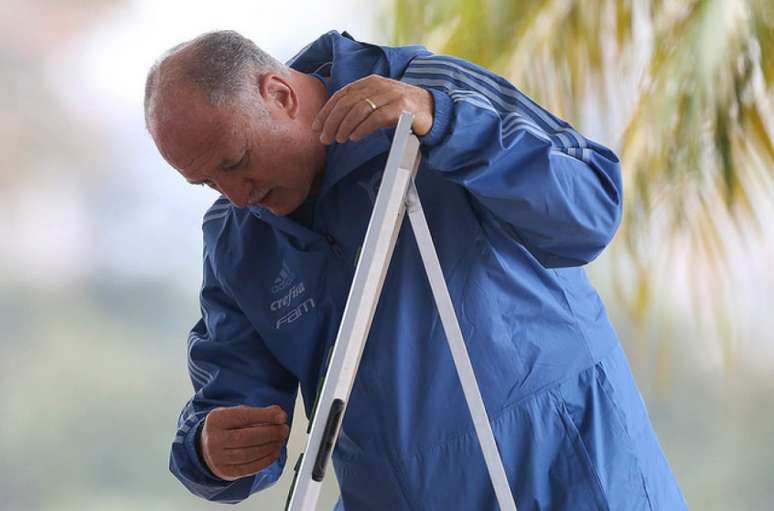 Luiz Felipe Scolari durante o treino de sábado, no CT do Cruzeiro (Foto: Cesar Greco)