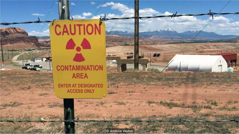 Andrew Walker visitou antigas minas de urânio e muitos outros locais de radiação em suas viagens