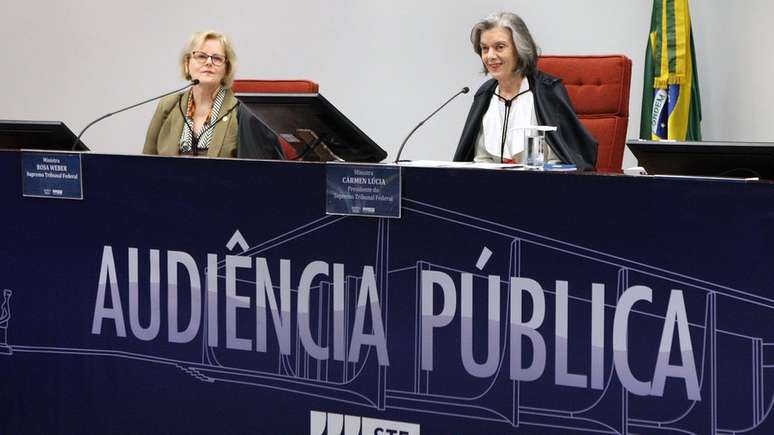Cármen Lúcia pediu respeito à divergência em audiência pública sobre aborto