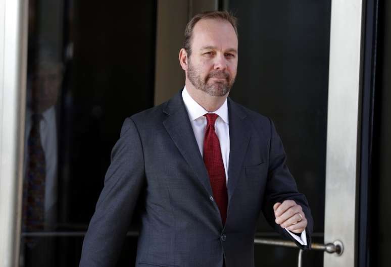 Rick Gates deixa audiência em Washington
 11/12/2017    REUTERS/Joshua Roberts 