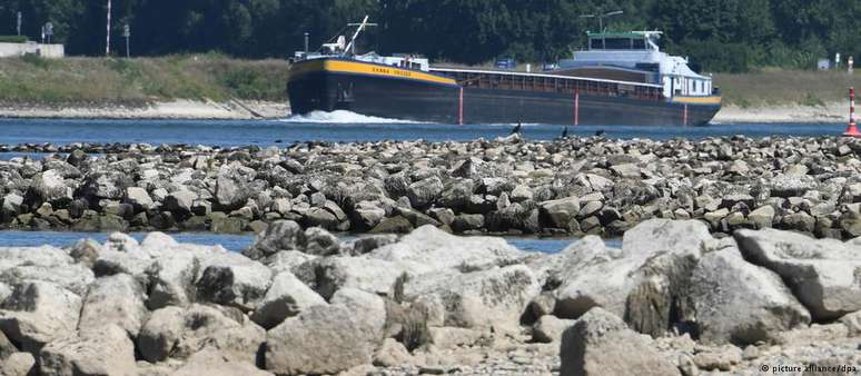 Estiagem vem reduzindo nível do rio Reno e limitando transporte fluvial