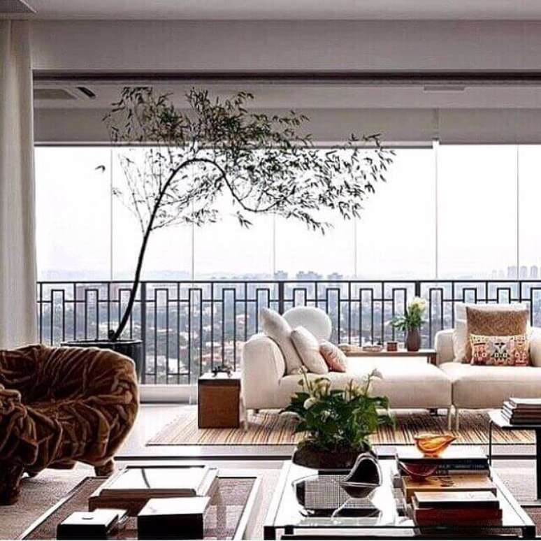 5- O bambu moss&ocirc; real&ccedil;a a decora&ccedil;&atilde;o da varanda com estilo moderno. Foto: Fabi Vilela