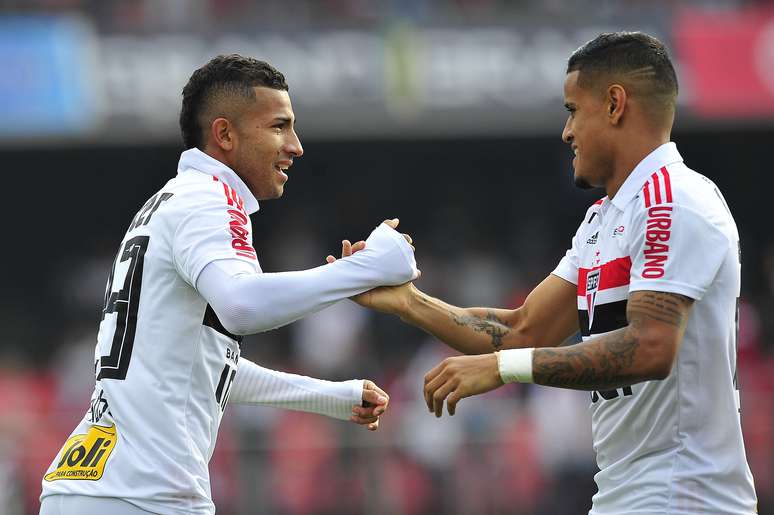 Equatoriano Joao Rojas e Everton comemoram gol do São Paulo contra o Vasco no Morumbi na pela 17ª rodada do Campeonato Brasileiro 2018