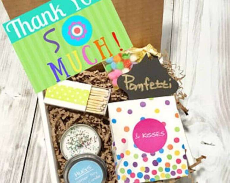 53. Quer saber como fazer festa na caixa? &Eacute; muito f&aacute;cil e simples &ndash; Foto: Etsy