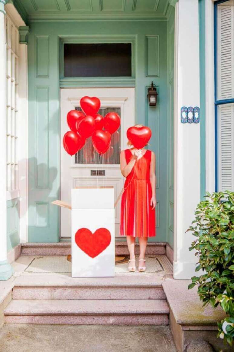 5. A festa na caixa romântica sempre possui balões em formato de coração – Foto: Oh Happy Day!