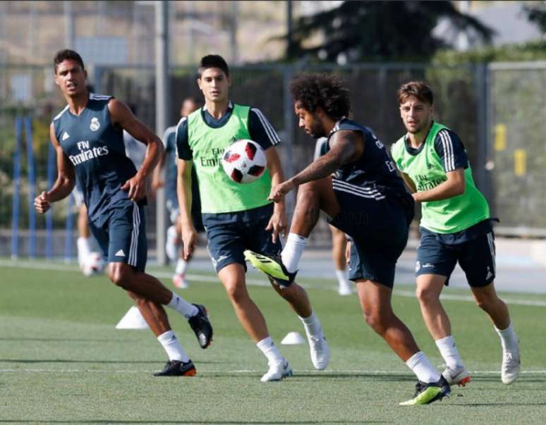 Marcelo fez golaço no treinamento desta terça-feira (Foto: Reprodução)