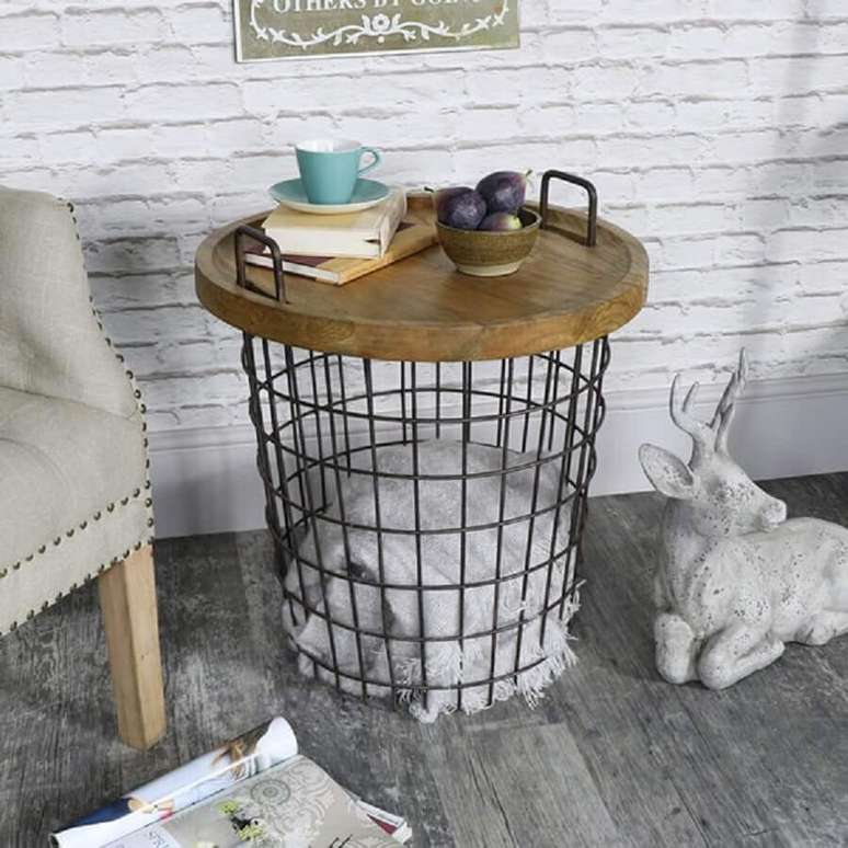 12. Modelo de cesto de roupa com tampo de madeira para mesa lateral &ndash; Foto: Mdars