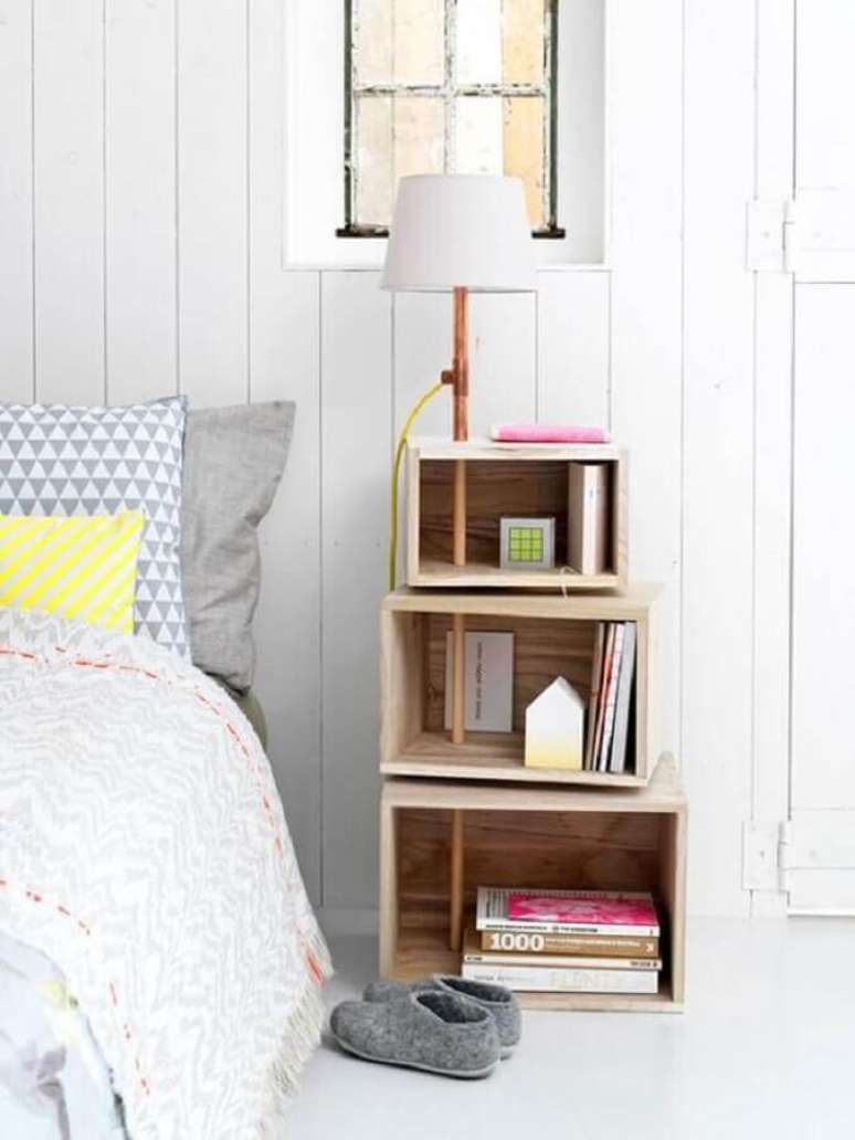 9. Criado mudo diferente feito com caixotes de feira &ndash; Foto: Life Sprinkled With Joy