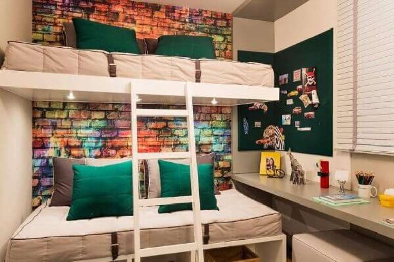 4- Almofadas e objetos complementam a decoração de quarto de menino. Fonte: Pinterest