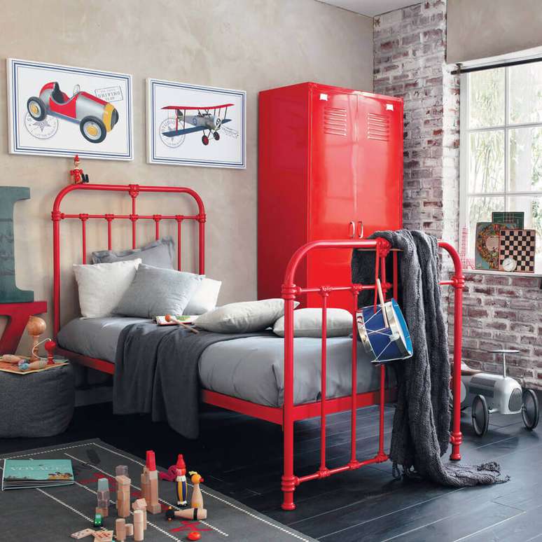 19. O quarto vermelho e cinza fica super moderno – Foto: Pinterest