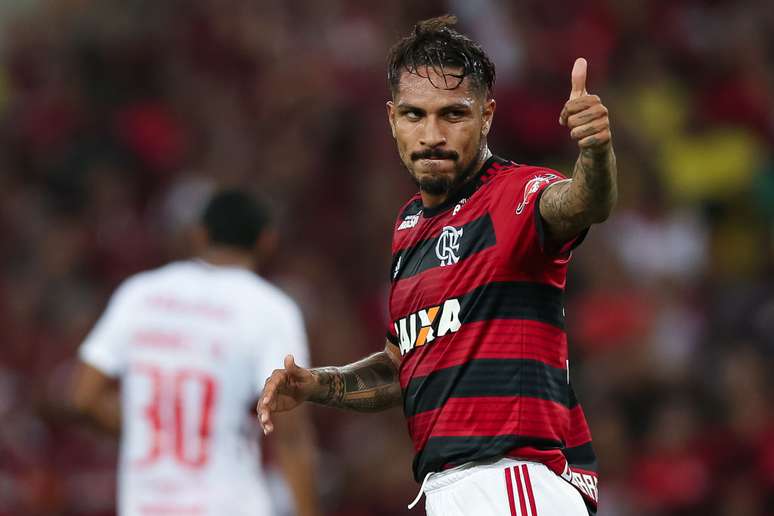 O atacante Paolo Guerrero em campo pelo Flamengo