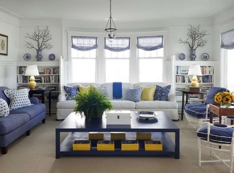 16. A sala de estar combina muito com os tons de azul. Foto de Militant Vibes