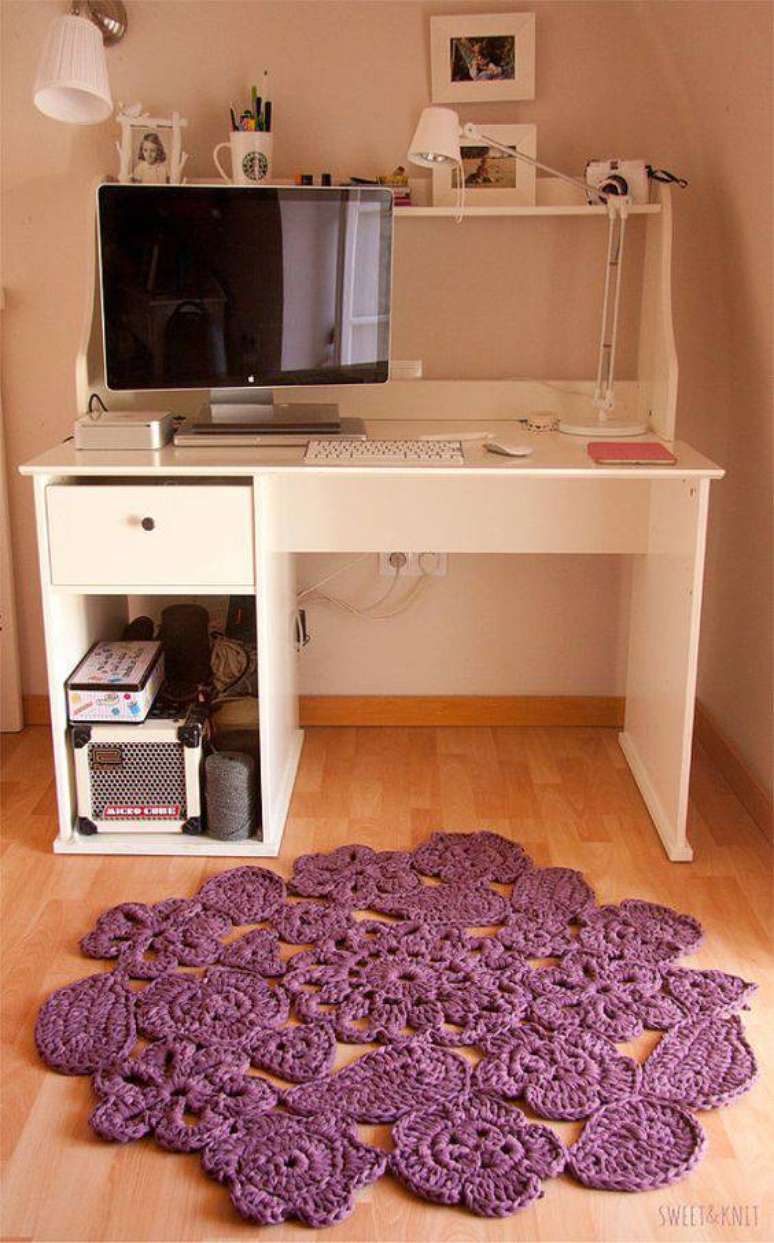46. Tapete de croch&ecirc; no home office fica lindo