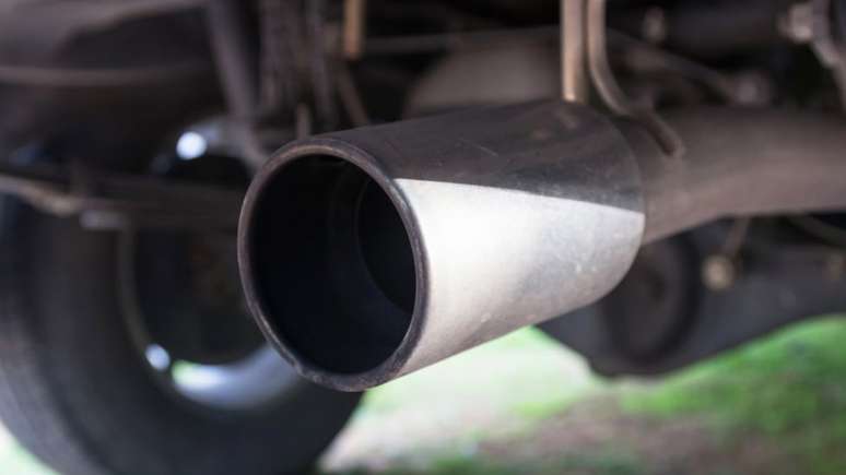 Nos Estados Unidos, a principal fonte de part&iacute;culas PM2.5 &eacute; a fuma&ccedil;a liberada pelo cano de descarga dos autom&oacute;veis