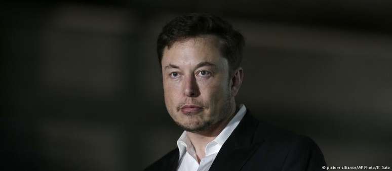 "Como empresa na bolsa, estamos sujeitos às mudanças selvagens no preço das nossas ações", argumentou Elon Musk