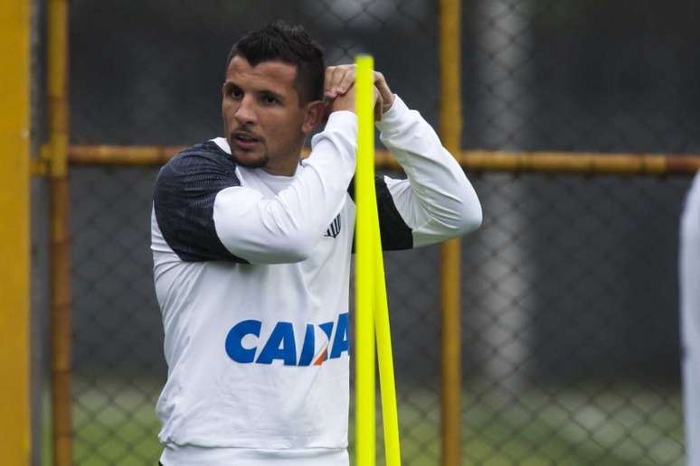Emiliano Vecchio deve ser emprestado pelo Santos nos próximos dias a clube de Dubai (Foto: Ivan Storti/Santos)
