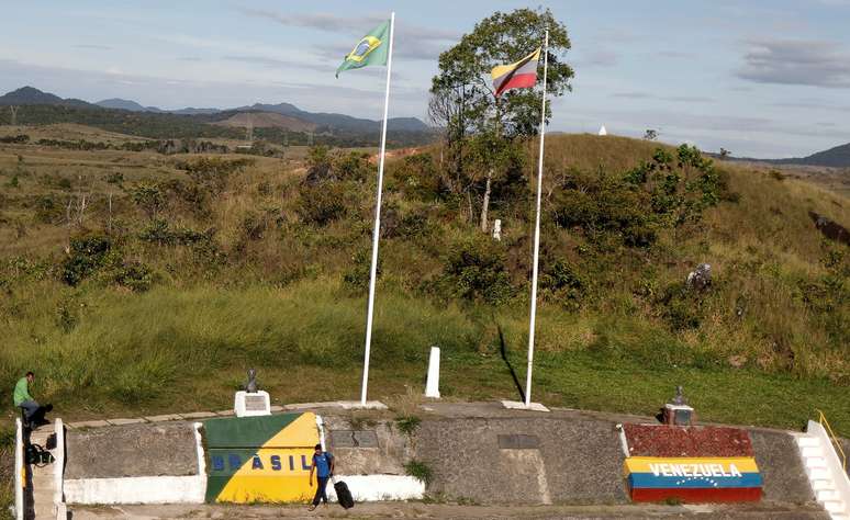 Fronteira entre Brasil e Venezuela ficou fechada pela Polícia Federal brasileira durante 14 horas