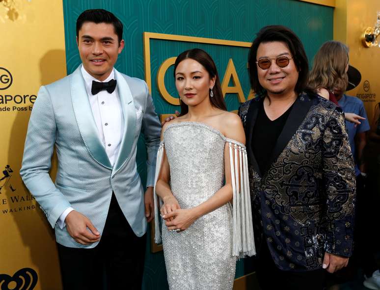 Autor Kevin Kwan e atores Henry Golding e Constance Wu posam na pr&eacute;-estreia de "Podres de Ricos" em Los Angeles 08/08/2018 REUTERS/Mario Anzuoni