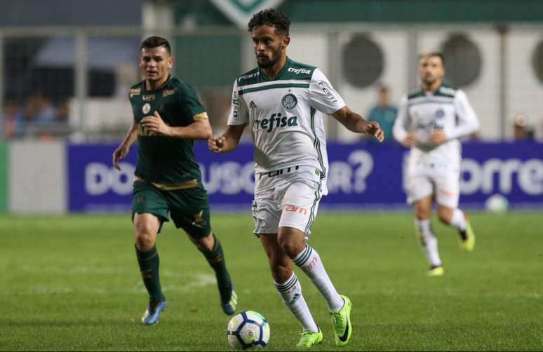 Gustavo Scarpa durante o empate de domingo, contra o América-MG (Foto: Divulgação/Palmeiras)