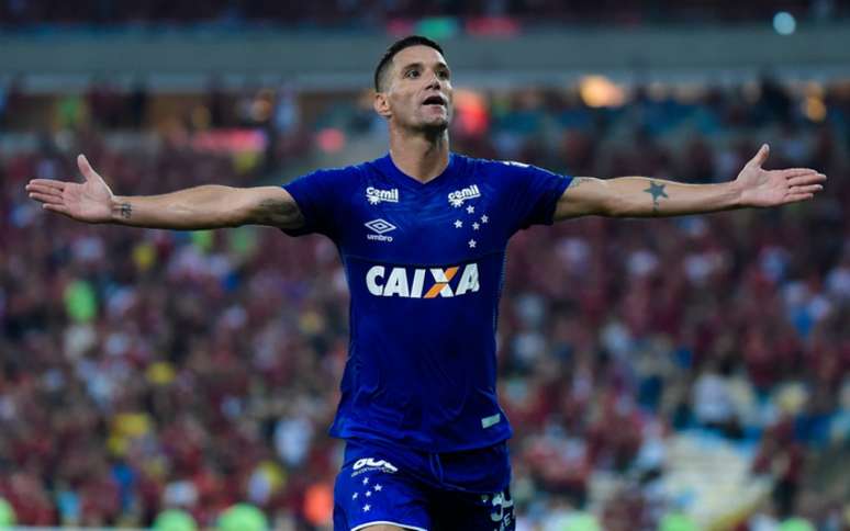 Thiago Neves marcou o segundo gol da Raposa (Foto: Thiago Ribeiro/AGIF)