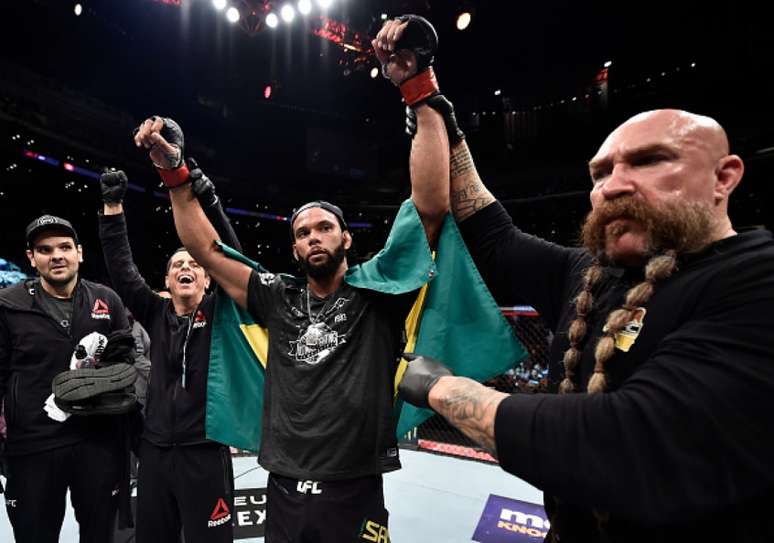 Thiago Marreta saiu vencedor por decisão unânime na luta contra Kevin Holland no UFC 227 (Foto: Getty Images)