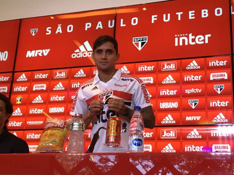 Everton Felipe veste a camisa do São Paulo - FOTO: Fellipe Lucena