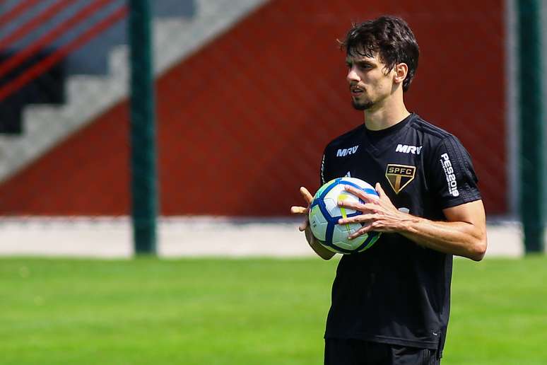 Rodrigo Caio em treino do São Paulo no CT da Barra Funda