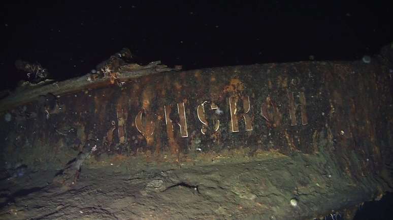Shinil Group afirma que esta seria a placa de identificação do navio russo Dmitrii Donskoi