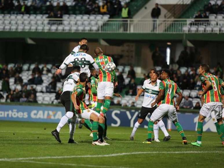 Coritiba e Sampaio Corrêa ficaram no empate sem gols no Couto Pereira
