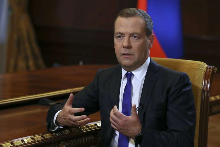 Primeiro-ministro russo, Dmitry Medvedev, durante entrevista em residência oficial no arredores de Moscou 07/08/2018 Sputnik/Ekaterina Shtukina/Pool via Reuters