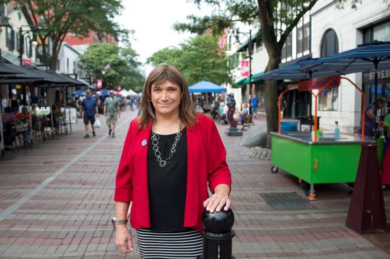 Pr&eacute;-candidata democrata ao governo de Vermont Christine Hallquist posa para foto em Burlington, em Vermont 08/08/2018 REUTERS/Caleb Kenna