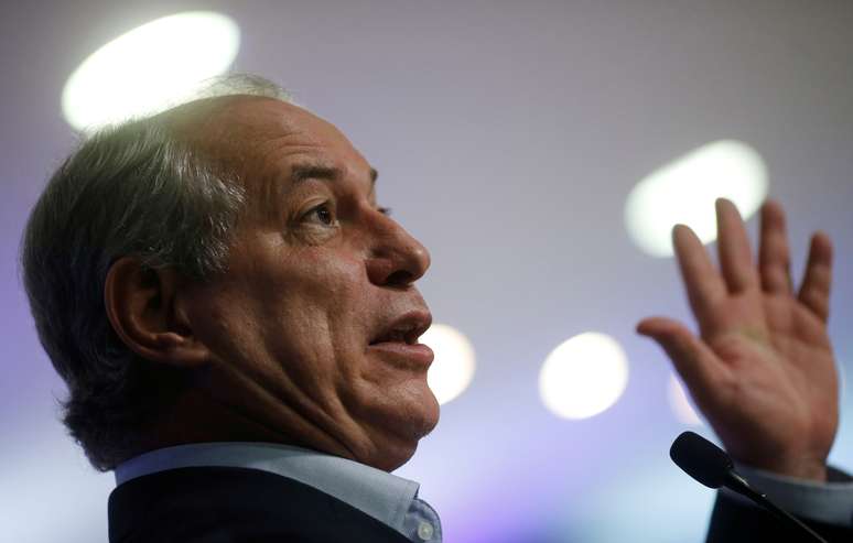 candidato do PDT à Presidência, Ciro Gomes, criticou nesta terça-feira a possibilidade do vice na chapa do PT, Fernando Haddad, participar dos debates entre presidenciáveis no lugar do ex-presidente Luiz Inácio Lula da Silva