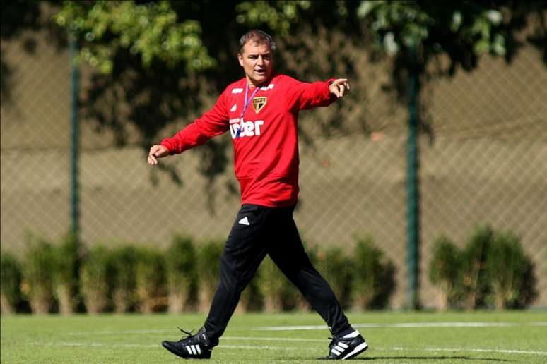 Diego Aguirre durante treino do São Paulo no CT da Barra Funda (Foto: Luis Moura/WPP)