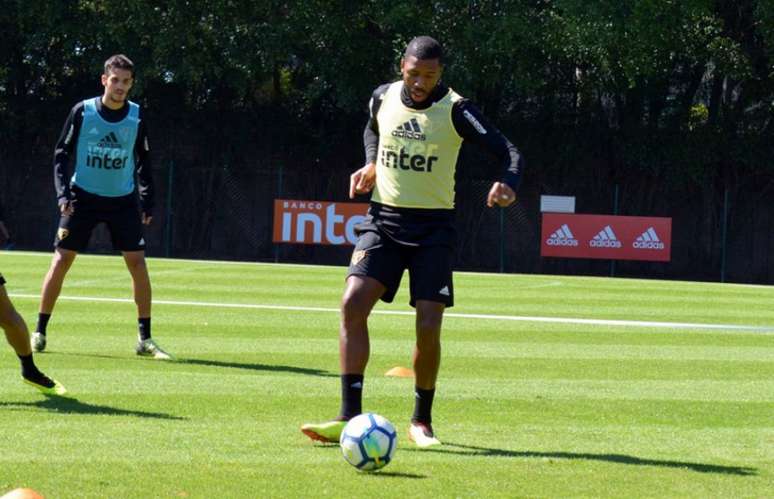 ucilei tem treinado bem e pode reaparecer na equipe titular do São Paulo - Érico Leonan/São Paulo FC