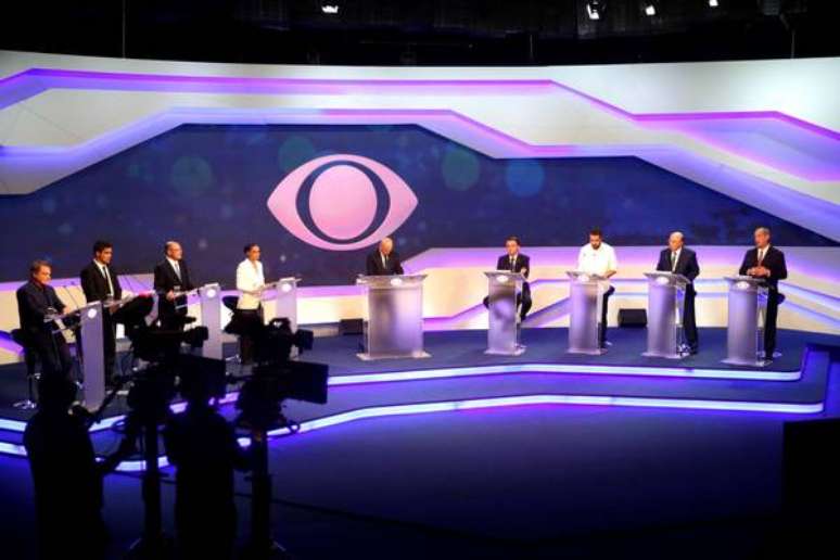 Candidatos evitam confrontos em 1º debate na TV